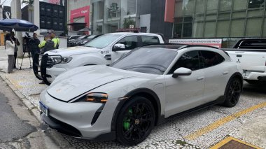 Sao Paulo (SP), Brezilya 01 / 22 / 2026 - Barueri 'deki kovalamaca sonrasında ele geçirilen bir Porsche aracının bu Perşembe, 22 Ocak 2026' da Rio de Janeiro 'dan çalıntı plakalı olduğu ortaya çıktı. (Oslaim Brito / the newws2)