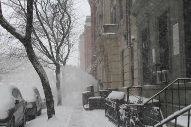 25 Ocak 2026, New York, ABD: 245 milyondan fazla Amerikalı şiddetli kış fırtınasıyla karşı karşıya kaldı ve her şeyi felç etti ve buzlar birikti, uçuşlar iptal edildi, sokaklar boşaldı, soğuk hava şartları başladı. (niyi fote / the new ws2)