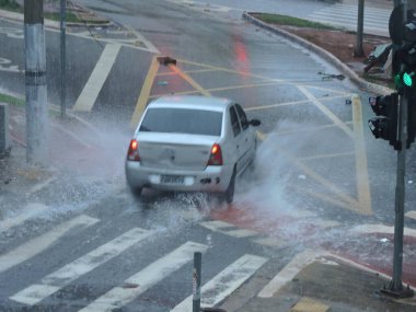 Sao Paulo (SP), Brezilya - 27 / 01 (2025) - 27 Ocak 2026 günü Sao Paulo 'nun güneyindeki Piraporinha' da Estrada do M 'Boi Mrim ve Avenida Luiz Gushiken bölgesinde şiddetli yağmur yağdı. (Leandro Chemalle / Yeniler 2)