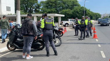 Sao Paulo (SP), 28 Ocak 2026 Askeri Trafik Polisi Sao Paulo şehrinde 10 noktada bir motosiklet denetimi gerçekleştirdi, belgelerin, araç koşullarının (oslaim brito / theenews2)