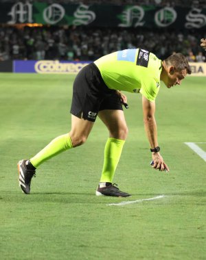 Curitiba (PR), Brezilya 01 / 28 / 2026 - Hakem Paulo Cesar Zanovelli, Coritiba ve Bragantino arasında oynanan karşılaşma sırasında, A serisinin birinci turu için geçerli, Couto Pereira stadyumunda (edson de souza / thenews2)