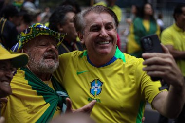 Sao Paulo (SP), Brezilya 01 / 02 / 2026 Peder Kelmon, bu Pazar günü öğleden sonra Avenida Paulista 'daki Gazeta binası önünde Bolsonaro' yu desteklemek için bir etkinlik düzenliyor. (Arthur LaMonier / The Newws2)