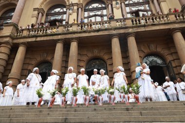 Sao Paulo (SP), Brezilya 06 / 02 / 2026 Sao Paulo Belediye Tiyatrosu 'nun geleneksel basamaklarının yıkanması, başkentin merkezinde inananları, sanatçıları ve halkı bir araya getirerek kültürü kutluyor (leco viana / thenews2)