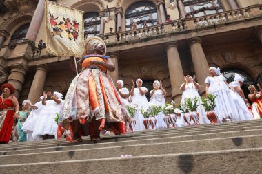 Sao Paulo (SP), Brezilya 06 / 02 / 2026 Sao Paulo Belediye Tiyatrosu 'nun geleneksel basamaklarının yıkanması, başkentin merkezinde inananları, sanatçıları ve halkı bir araya getirerek kültürü kutluyor (leco viana / thenews2)