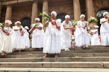 Sao Paulo (SP), Brezilya 06 / 02 / 2026 Sao Paulo Belediye Tiyatrosu 'nun geleneksel basamaklarının yıkanması, başkentin merkezinde inananları, sanatçıları ve halkı bir araya getirerek kültürü kutluyor (leco viana / thenews2)