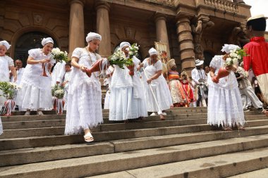 Sao Paulo (SP), Brezilya 06 / 02 / 2026 Sao Paulo Belediye Tiyatrosu 'nun geleneksel basamaklarının yıkanması, başkentin merkezinde inananları, sanatçıları ve halkı bir araya getirerek kültürü kutluyor (leco viana / thenews2)