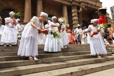 Sao Paulo (SP), Brezilya 06 / 02 / 2026 Sao Paulo Belediye Tiyatrosu 'nun geleneksel basamaklarının yıkanması, başkentin merkezinde inananları, sanatçıları ve halkı bir araya getirerek kültürü kutluyor (leco viana / thenews2)