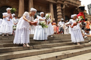 Sao Paulo (SP), Brezilya 06 / 02 / 2026 Sao Paulo Belediye Tiyatrosu 'nun geleneksel basamaklarının yıkanması, başkentin merkezinde inananları, sanatçıları ve halkı bir araya getirerek kültürü kutluyor (leco viana / thenews2)