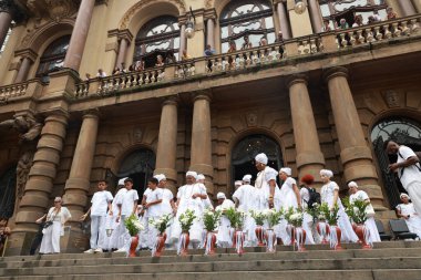 Sao Paulo (SP), Brezilya 06 / 02 / 2026 Sao Paulo Belediye Tiyatrosu 'nun geleneksel basamaklarının yıkanması, başkentin merkezinde inananları, sanatçıları ve halkı bir araya getirerek kültürü kutluyor (leco viana / thenews2)
