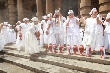 Sao Paulo (SP), Brezilya 06 / 02 / 2026 Sao Paulo Belediye Tiyatrosu 'nun geleneksel basamaklarının yıkanması, başkentin merkezinde inananları, sanatçıları ve halkı bir araya getirerek kültürü kutluyor (leco viana / thenews2)