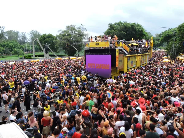 Sao Paulo (SP), Brezilya 07 / 02 / 2026 - Bloco Quem Pedi Pede ve Ivete Sangalo bu Cumartesi sabahı Ibirapuera pistinde Sao Paulo sokak karnavalını resmen açtı (7). (Carina Gonalves / Newws2)