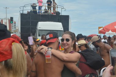 Rio de Janeiro (RJ), Brezilya 08 / 02 / 2026 - Yüzlerce insan karnaval ablukası Fica Comigo ile şenliğe katıldı. Geçit töreni, 8 Şubat 2026 Pazar günkü karnaval öncesi öğleden sonra gerçekleşti. (fausto maia / thenews2)