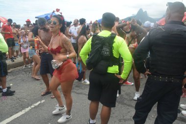 Rio de Janeiro (RJ), Brezilya 08 / 02 / 2026 - Yüzlerce insan karnaval ablukası Fica Comigo ile şenliğe katıldı. Geçit töreni, 8 Şubat 2026 Pazar günkü karnaval öncesi öğleden sonra gerçekleşti. (fausto maia / thenews2)