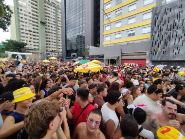 Sao Paulo (SP), Brezilya 08 / 02 / 2026 - DJ Calvin Harris Sao Paulo 'daki Rua da Consolacao' daki Skol sokak partisinde, kalabalık bir dinleyici kitlesiyle bu Pazar, 8 Şubat 2026. (Leandro Chemalle / Yeniler 2)