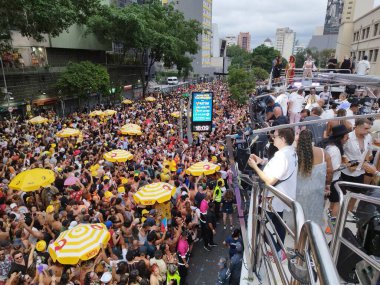 Sao Paulo (SP), Brezilya 08 / 02 / 2026 - Akademiciler do Baixo Augusta sokak partisi geçit töreni, bu Pazar, 8 Şubat 2026 'da Pericles' in bir gösterisiyle Rua da Consolacao 'da 1,5 milyondan fazla şenlikçiyi bir araya getirdi. (Leandro Chemalle / Yeniler 2)