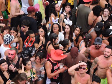 Sao Paulo (SP), Brezilya 08 / 02 / 2026 - Akademiciler do Baixo Augusta sokak partisi geçit töreni, bu Pazar, 8 Şubat 2026 'da Pericles' in bir gösterisiyle Rua da Consolacao 'da 1,5 milyondan fazla şenlikçiyi bir araya getirdi. (Leandro Chemalle / Yeniler 2)