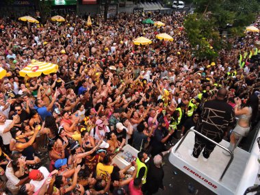 Sao Paulo (SP), Brezilya 08 / 02 / 2026 - Akademiciler do Baixo Augusta sokak partisi geçit töreni, bu Pazar, 8 Şubat 2026 'da Pericles' in bir gösterisiyle Rua da Consolacao 'da 1,5 milyondan fazla şenlikçiyi bir araya getirdi. (Leandro Chemalle / Yeniler 2)