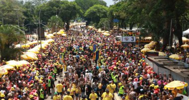 Sao Paulo (SP), Brezilya 08 / 02 / 2026 The Quintal dos Pretos bloco, Emicida ve Maria Rita 'nın katılımıyla Ibirapuera pistinden geçerek Samba ve Brezilya müziğinin sesine şenlik getirdi (leco viana / thenews2)