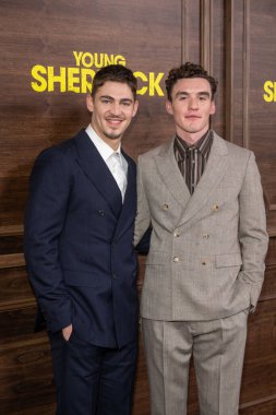 09 Şubat 2026, New York, New York, ABD: (L-R) Kahraman Fiennes Tiffin ve Donal Finn SVA Tiyatrosu 'ndaki 