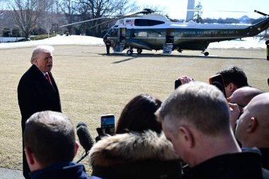 13 Şubat 2026, Washington, DC, ABD: ABD Başkanı Donald J. Trump, Marine One 'da Beyaz Saray' dan ayrılmadan önce gazetecilere konuştu. (Kyle Mazza\ yeni2))