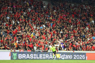 Curitiba (PR), 12 / 02 / 2026 - Santos 'un oyuncuları ve antrenörleri Brezilya Şampiyonası' nın 3. turunda geçerli olan Arena da Baixada sahasının durumu hakkında çok fazla şikayet ettiler. (Edson de souza 2nci bölüm))