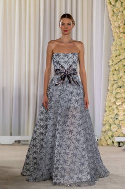 Nardos - Runway - Şubat 2026 New York Moda Haftası. 12 Şubat 2026, New York, New York, ABD: New York City 'de 12 Şubat 2026' da New York Moda Haftası sırasında Nardos gösterisinde bir model podyumda yürüyor..