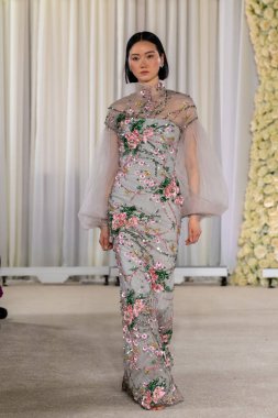 Nardos - Runway - Şubat 2026 New York Moda Haftası. 12 Şubat 2026, New York, New York, ABD: New York City 'de 12 Şubat 2026' da New York Moda Haftası sırasında Nardos gösterisinde bir model podyumda yürüyor..