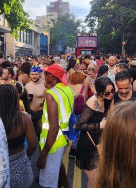 Sao Paulo (SP), 02 / 14 / 2026 - Unidos do BPM bloco geçitleri Rua Augusta 'da ve elektronik müzik, funk ve karnaval hitleri için binlerce şenlik düzenliyor. (leco viana\ yeni2))