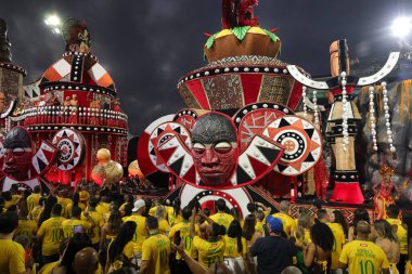 Sao Paulo (SP), Brezilya 02 / 15 / 2026 The Camisa Verde e Branco samba okulu, Sao Paulo şehrinin kuzey kesimindeki Anhembi sambadrome 'daki özel bir grupta büyük şamandıra, lüks kostümler (leco viana / theenews2)