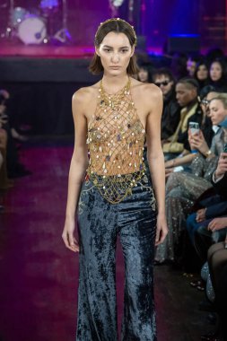 12 Şubat 2026, New York, New York, ABD: 12 Şubat 2026 'da Bowery Balo Salonu' ndaki New York Moda Haftası sırasında Cucculelli Shaheen defilesinde bir model podyumda yürüyor. (M10 'lar\ yeni 2ler))