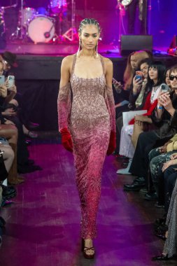 12 Şubat 2026, New York, New York, ABD: 12 Şubat 2026 'da Bowery Balo Salonu' ndaki New York Moda Haftası sırasında Cucculelli Shaheen defilesinde bir model podyumda yürüyor. (M10 'lar\ yeni 2ler))