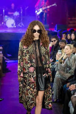 12 Şubat 2026, New York, New York, ABD: 12 Şubat 2026 'da Bowery Balo Salonu' ndaki New York Moda Haftası sırasında Cucculelli Shaheen defilesinde bir model podyumda yürüyor. (M10 'lar\ yeni 2ler))