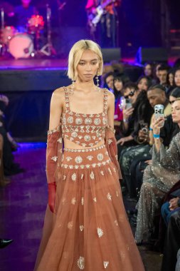 12 Şubat 2026, New York, New York, ABD: 12 Şubat 2026 'da Bowery Balo Salonu' ndaki New York Moda Haftası sırasında Cucculelli Shaheen defilesinde bir model podyumda yürüyor. (M10 'lar\ yeni 2ler))