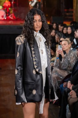 12 Şubat 2026, New York, New York, ABD: 12 Şubat 2026 'da Bowery Balo Salonu' ndaki New York Moda Haftası sırasında Cucculelli Shaheen defilesinde bir model podyumda yürüyor. (M10 'lar\ yeni 2ler))