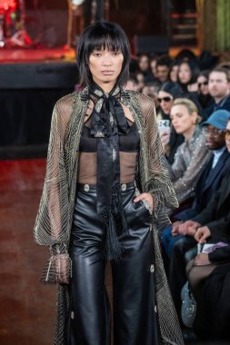 12 Şubat 2026, New York, New York, ABD: 12 Şubat 2026 'da Bowery Balo Salonu' ndaki New York Moda Haftası sırasında Cucculelli Shaheen defilesinde bir model podyumda yürüyor. (M10 'lar\ yeni 2ler))