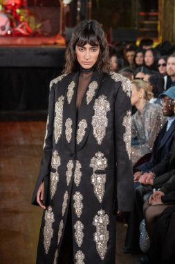 12 Şubat 2026, New York, New York, ABD: 12 Şubat 2026 'da Bowery Balo Salonu' ndaki New York Moda Haftası sırasında Cucculelli Shaheen defilesinde bir model podyumda yürüyor. (M10 'lar\ yeni 2ler))