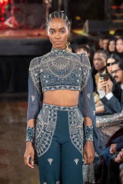 12 Şubat 2026, New York, New York, ABD: 12 Şubat 2026 'da Bowery Balo Salonu' ndaki New York Moda Haftası sırasında Cucculelli Shaheen defilesinde bir model podyumda yürüyor. (M10 'lar\ yeni 2ler))