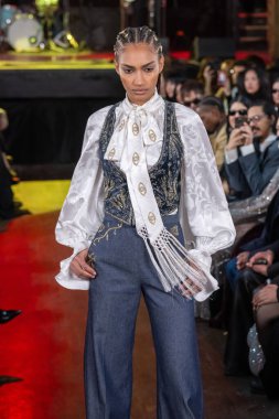 12 Şubat 2026, New York, New York, ABD: 12 Şubat 2026 'da Bowery Balo Salonu' ndaki New York Moda Haftası sırasında Cucculelli Shaheen defilesinde bir model podyumda yürüyor. (M10 'lar\ yeni 2ler))