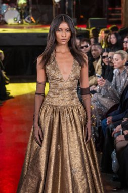 12 Şubat 2026, New York, New York, ABD: 12 Şubat 2026 'da Bowery Balo Salonu' ndaki New York Moda Haftası sırasında Cucculelli Shaheen defilesinde bir model podyumda yürüyor. (M10 'lar\ yeni 2ler))