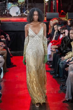 12 Şubat 2026, New York, New York, ABD: 12 Şubat 2026 'da Bowery Balo Salonu' ndaki New York Moda Haftası sırasında Cucculelli Shaheen defilesinde bir model podyumda yürüyor. (M10 'lar\ yeni 2ler))