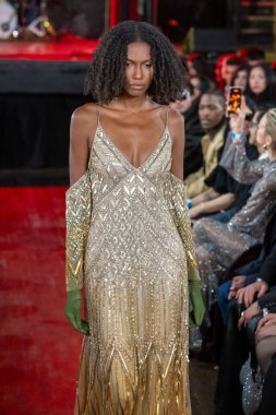 12 Şubat 2026, New York, New York, ABD: 12 Şubat 2026 'da Bowery Balo Salonu' ndaki New York Moda Haftası sırasında Cucculelli Shaheen defilesinde bir model podyumda yürüyor. (M10 'lar\ yeni 2ler))