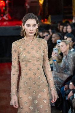 12 Şubat 2026, New York, New York, ABD: 12 Şubat 2026 'da Bowery Balo Salonu' ndaki New York Moda Haftası sırasında Cucculelli Shaheen defilesinde bir model podyumda yürüyor. (M10 'lar\ yeni 2ler))