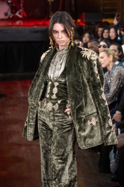 12 Şubat 2026, New York, New York, ABD: 12 Şubat 2026 'da Bowery Balo Salonu' ndaki New York Moda Haftası sırasında Cucculelli Shaheen defilesinde bir model podyumda yürüyor. (M10 'lar\ yeni 2ler))