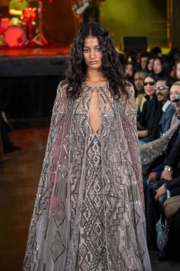 12 Şubat 2026, New York, New York, ABD: 12 Şubat 2026 'da Bowery Balo Salonu' ndaki New York Moda Haftası sırasında Cucculelli Shaheen defilesinde bir model podyumda yürüyor. (M10 'lar\ yeni 2ler))