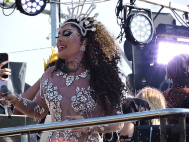 Sao Paulo (SP), Brezilya 02 / 14 / 2026 - Gloria Groove, 2026 yılında Ibirapuera 'da 10. kuruluş yıldönümünü kutlayan geleneksel LGBT blok Agrada Gregos' un geçidini sona erdirdi.)