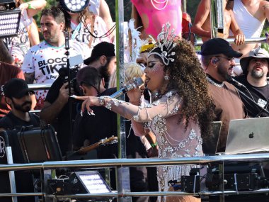 Sao Paulo (SP), Brezilya 02 / 14 / 2026 - Gloria Groove, 2026 yılında Ibirapuera 'da 10. kuruluş yıldönümünü kutlayan geleneksel LGBT blok Agrada Gregos' un geçidini sona erdirdi.)