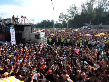 Sao Paulo (SP), Brezilya 02 / 14 / 2026 - Gloria Groove, 2026 yılında Ibirapuera 'da 10. kuruluş yıldönümünü kutlayan geleneksel LGBT blok Agrada Gregos' un geçidini sona erdirdi.)