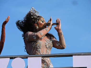 Sao Paulo (SP), Brezilya 02 / 14 / 2026 - Gloria Groove, 2026 yılında Ibirapuera 'da 10. kuruluş yıldönümünü kutlayan geleneksel LGBT blok Agrada Gregos' un geçidini sona erdirdi.)