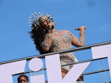 Sao Paulo (SP), Brezilya 02 / 14 / 2026 - Gloria Groove, 2026 yılında Ibirapuera 'da 10. kuruluş yıldönümünü kutlayan geleneksel LGBT blok Agrada Gregos' un geçidini sona erdirdi.)