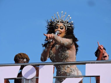 Sao Paulo (SP), Brezilya 02 / 14 / 2026 - Gloria Groove, 2026 yılında Ibirapuera 'da 10. kuruluş yıldönümünü kutlayan geleneksel LGBT blok Agrada Gregos' un geçidini sona erdirdi.)